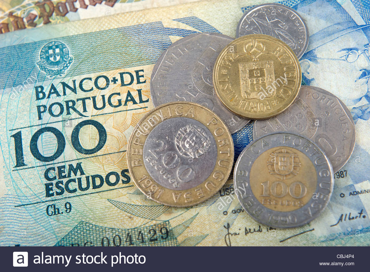 portuguese-escudo-bills-and-coins-CBJ4P4.jpg